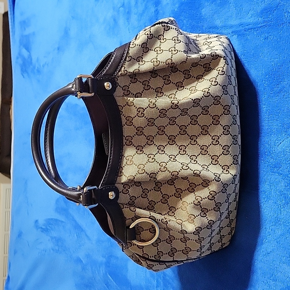 Gucci Sukey GG Medium Canvas Shoulderbag Tote